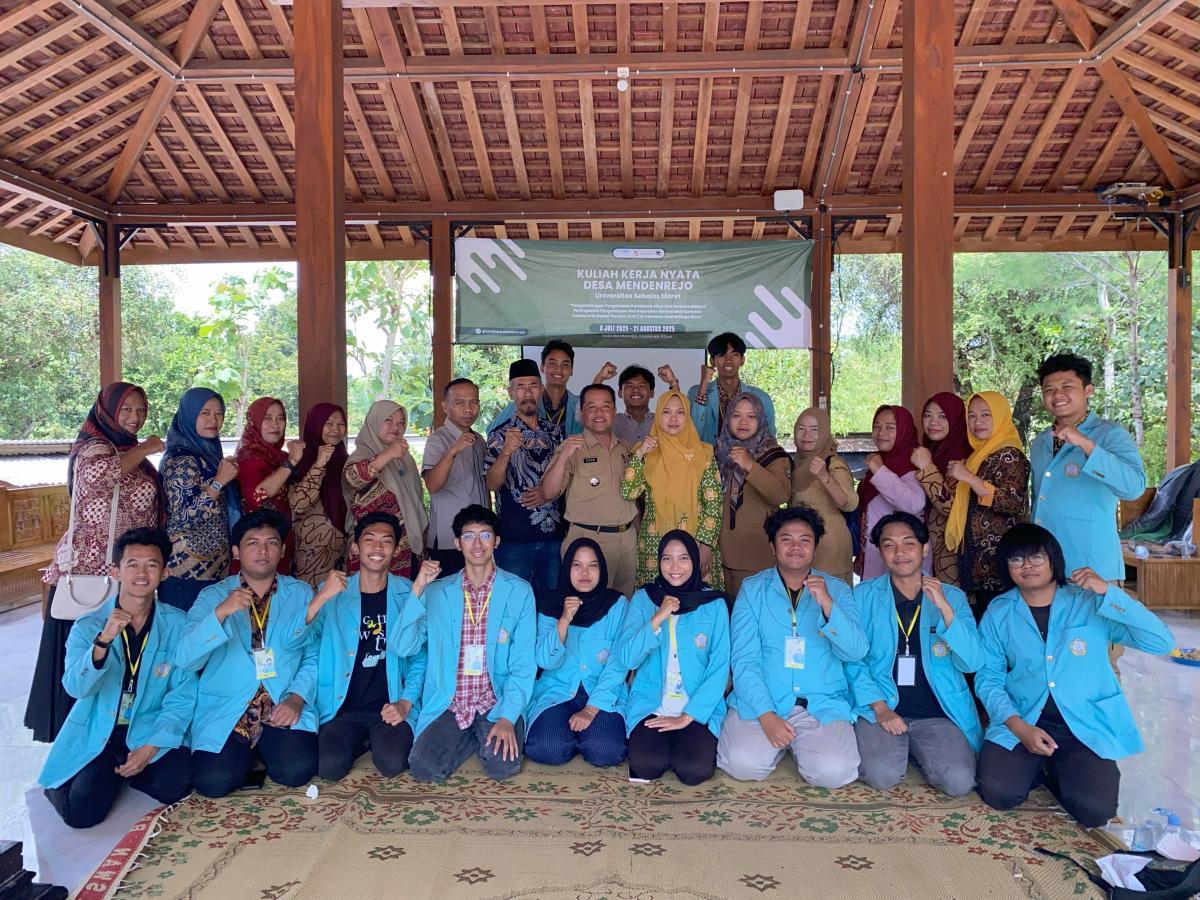 MAHASISWA KKN UNS BERKOLABORASI DENGAN PEMERINTAH DESA MENDENREJO KEMBANGKAN DESTINASI WISATA SITUS GOA SENTONO